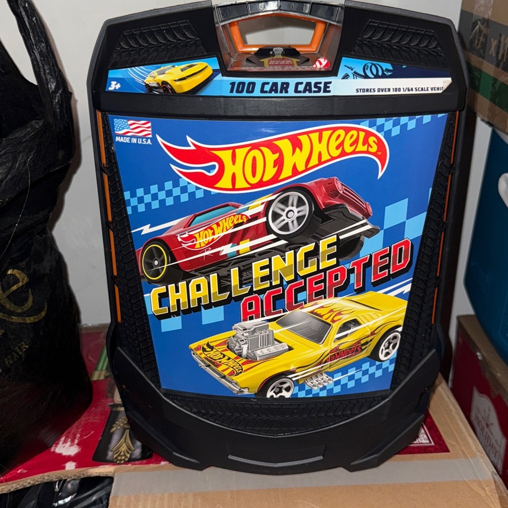 Hot wheels carrying case 110 car capacity telescope handle & wheels Made in USA